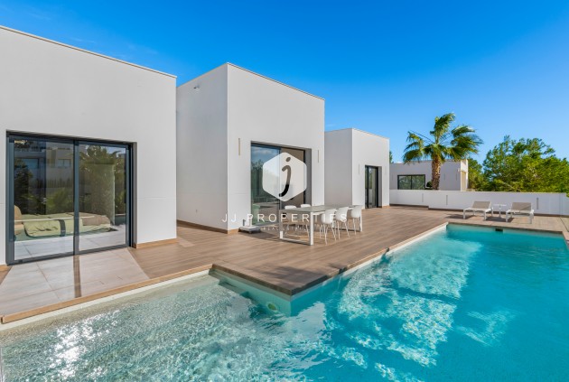 Villa - Resale -
            Dehesa de Campoamor - C-95707