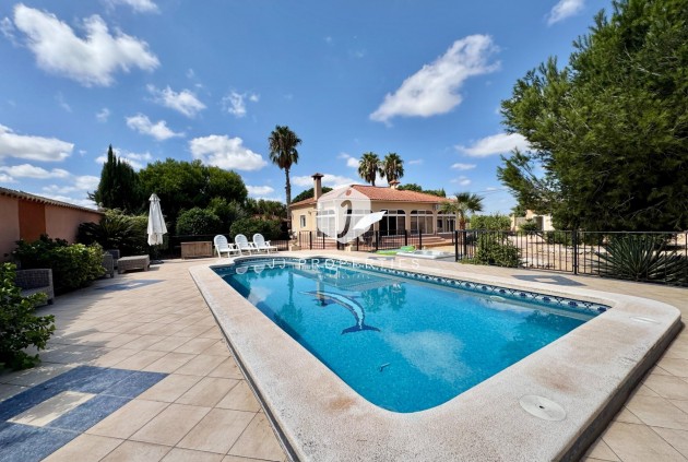 Villa - Resale - Dolores -
                Cmno. Escorredor