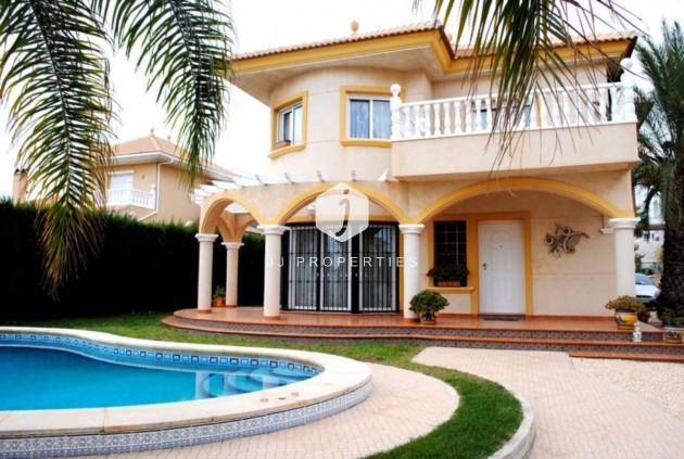 Villa - Resale - La Zenia -
                Costa Blanca