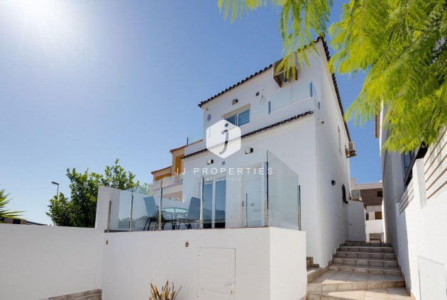 Villa - Resale - Torrevieja -
                aguas nuevas