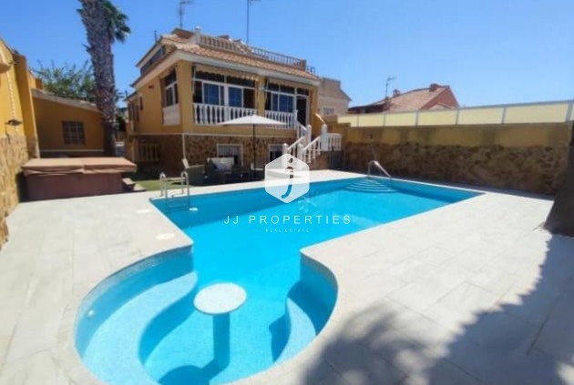 Villa - Resale - Torrevieja -
                aguas nuevas