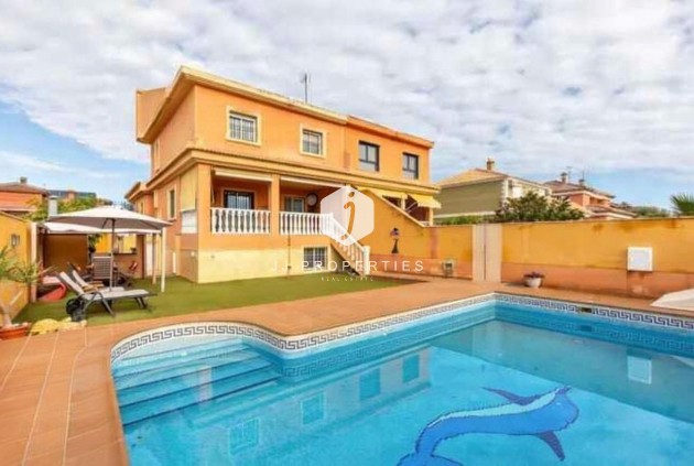 Villa - Resale - Torrevieja -
                aguas nuevas