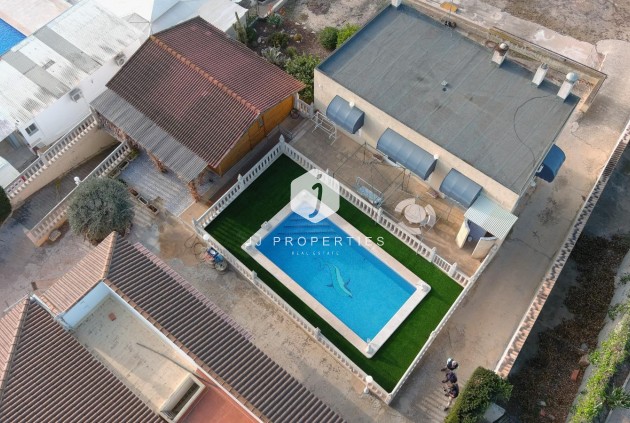 Villa - Segunda mano - Albatera -
                Inland