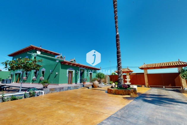 Villa - Segunda mano - Almoradí -
                Inland