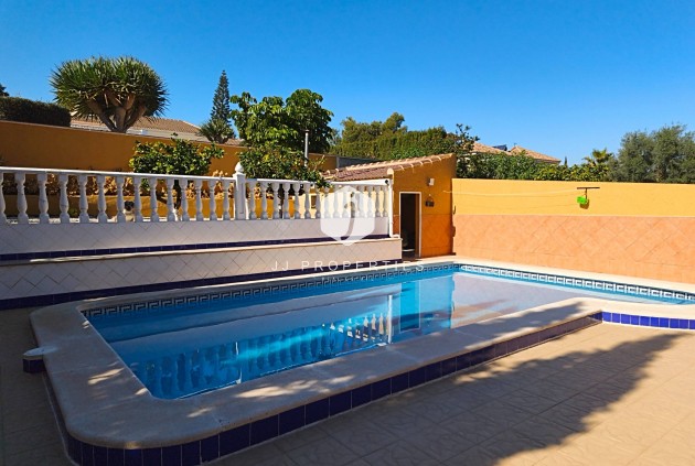 Villa - Segunda mano - Torrevieja -
                Los Balcones