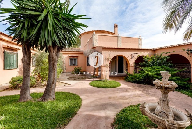 Villa - Segunda mano - Torrevieja -
                San luis