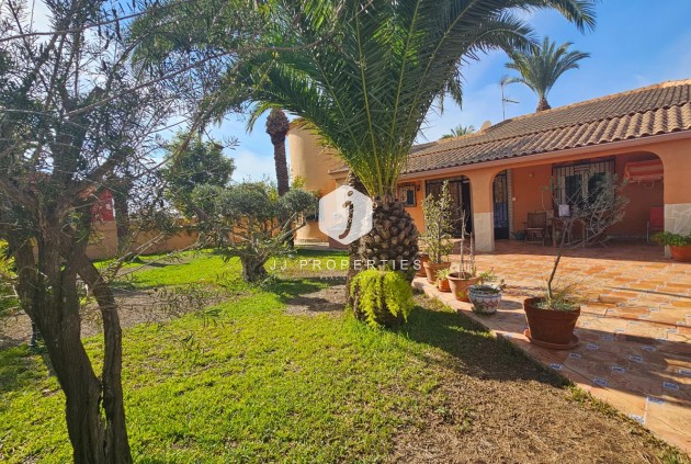 Villa - Segunda mano - Torrevieja -
                San luis