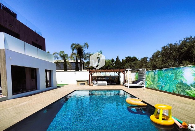 Villa - Tweedehands - Cabo Roig -
                Costa Blanca