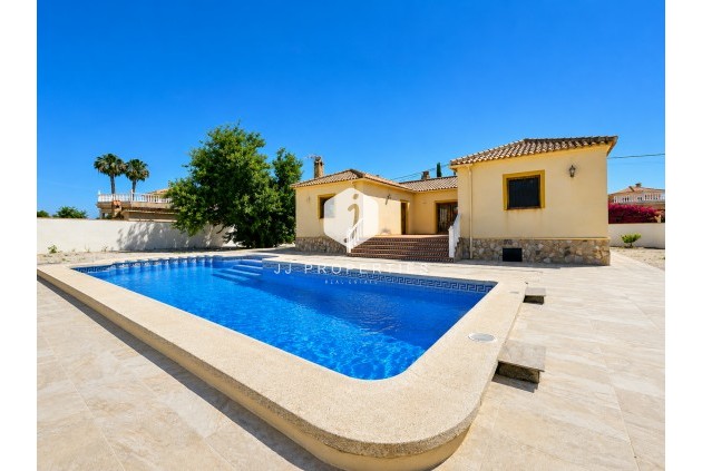 Villa - Tweedehands - Catral -
                Costa Blanca