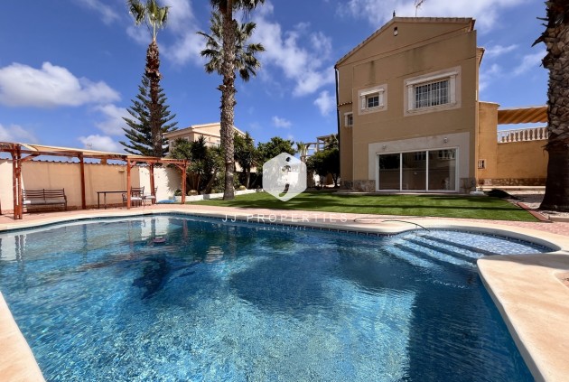Villa - Tweedehands - La Zenia -
                Costa Blanca