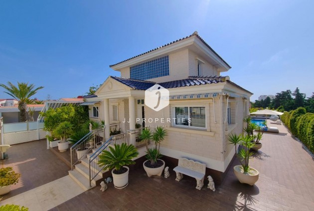 Villa - Tweedehands - Torrevieja -
                Costa Blanca