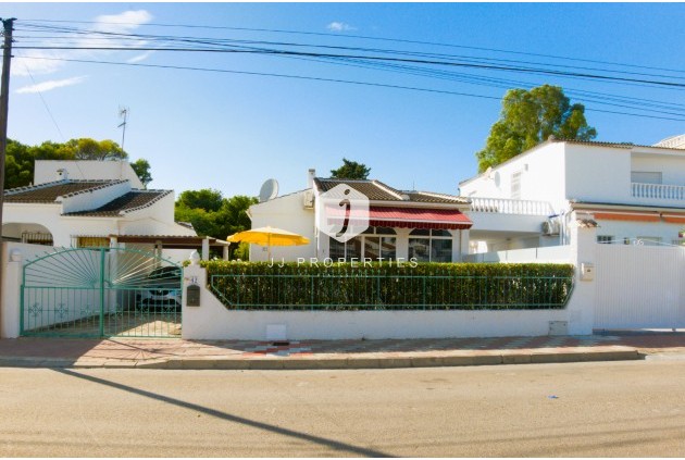 Villa - Tweedehands - Torrevieja -
                Costa Blanca