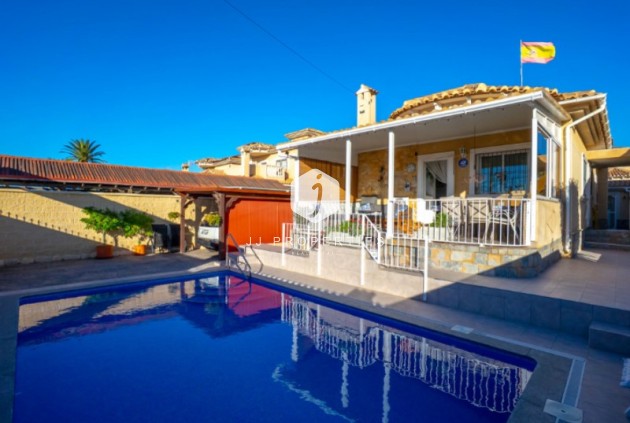 Villa - Tweedehands - Torrevieja -
                Costa Blanca