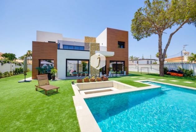 Villa - Tweedehands - Torrevieja -
                Costa Blanca