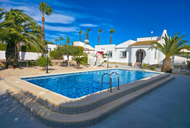Villa - Tweedehands - Torrevieja -
                Costa Blanca