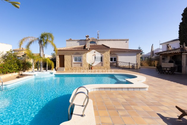 Villa - Tweedehands - Torrevieja -
                Costa Blanca