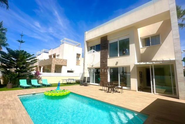 Villa - Tweedehands - Torrevieja -
                Miramar - Torre Del Moro