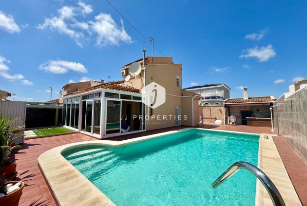Villa - Tweedehands - Torrevieja -
                San luis