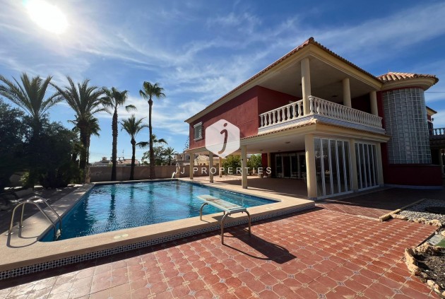 Villa - Tweedehands - Torrevieja -
                Torreta Florida
