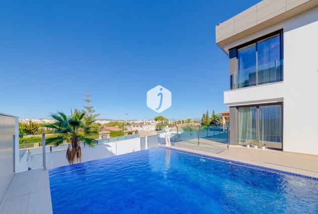 Villa - Z drugiej ręki - Torrevieja -
                Costa Blanca