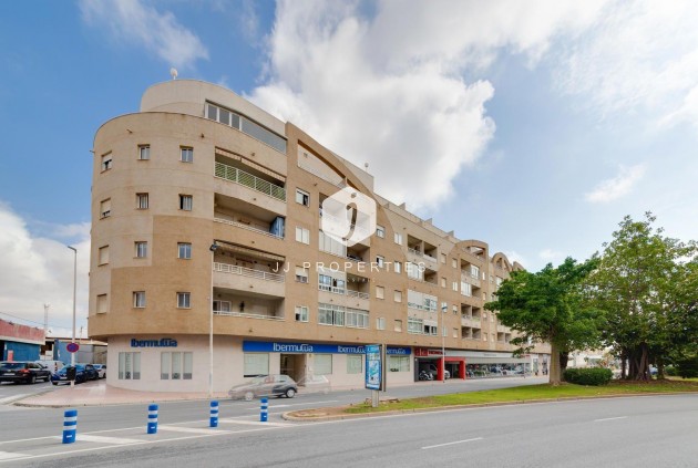 Wohnung - Aus zweiter Hand -
            Torrevieja - C-88551