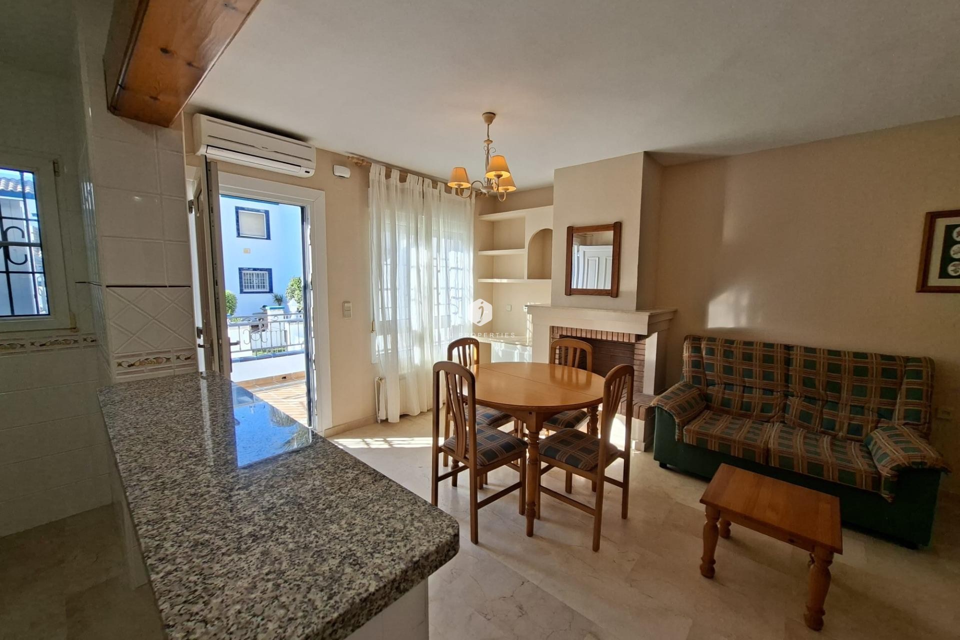 Z drugiej ręki - Bungalow -
Orihuela Costa - Villamartín-las Filipinas