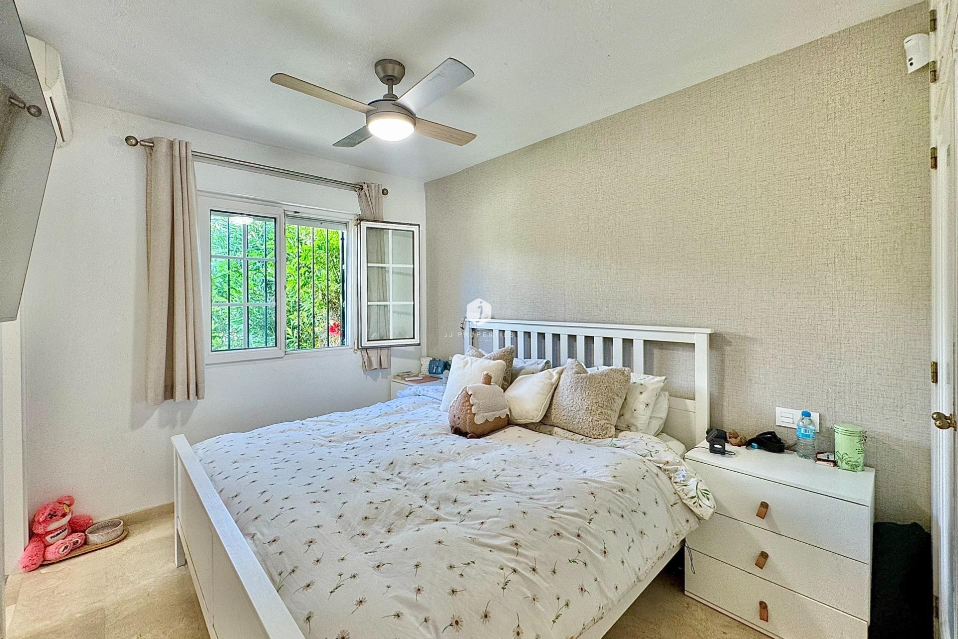 Z drugiej ręki - Bungalow -
Orihuela Costa - Villamartín-las Filipinas