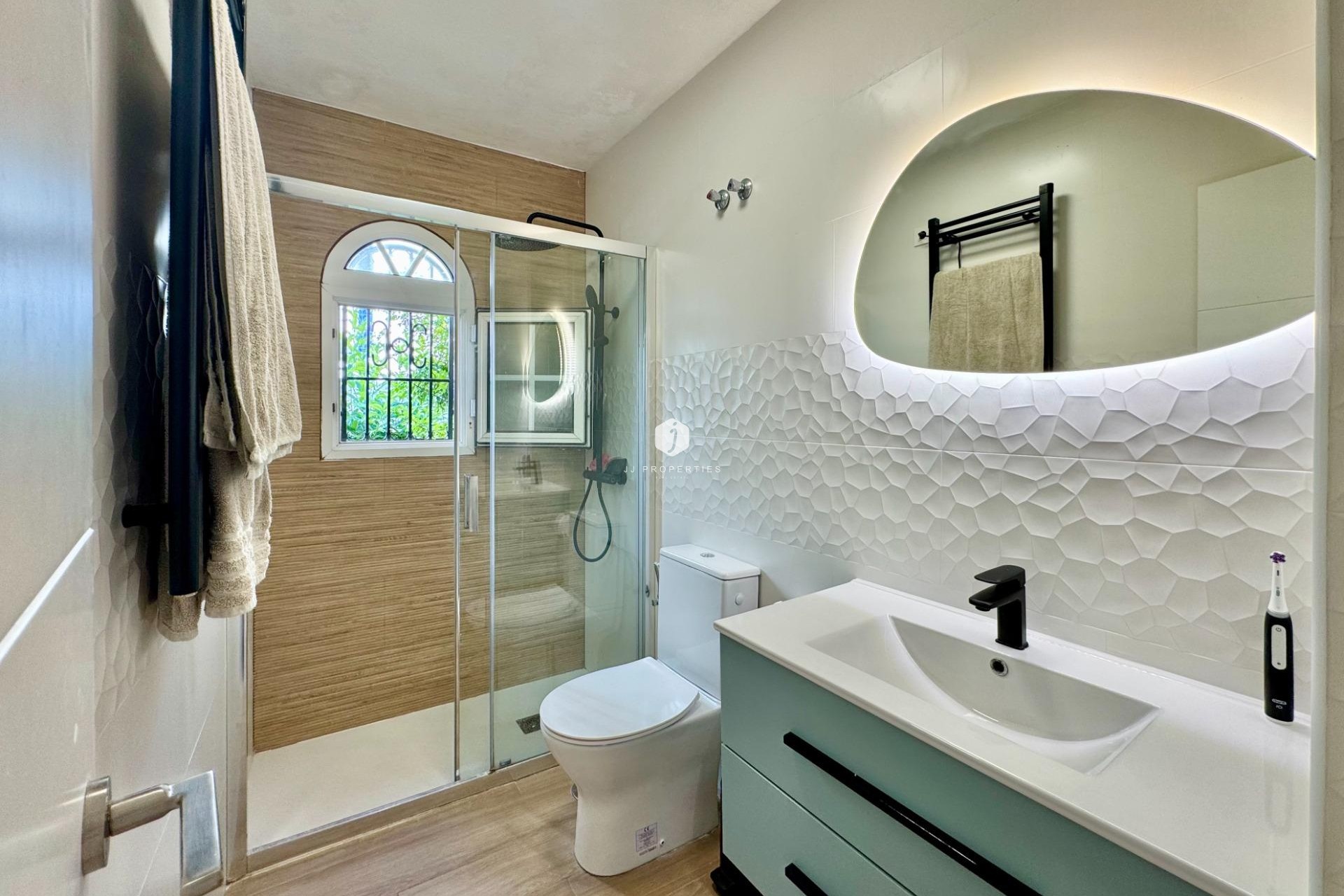 Z drugiej ręki - Bungalow -
Orihuela Costa - Villamartín-las Filipinas