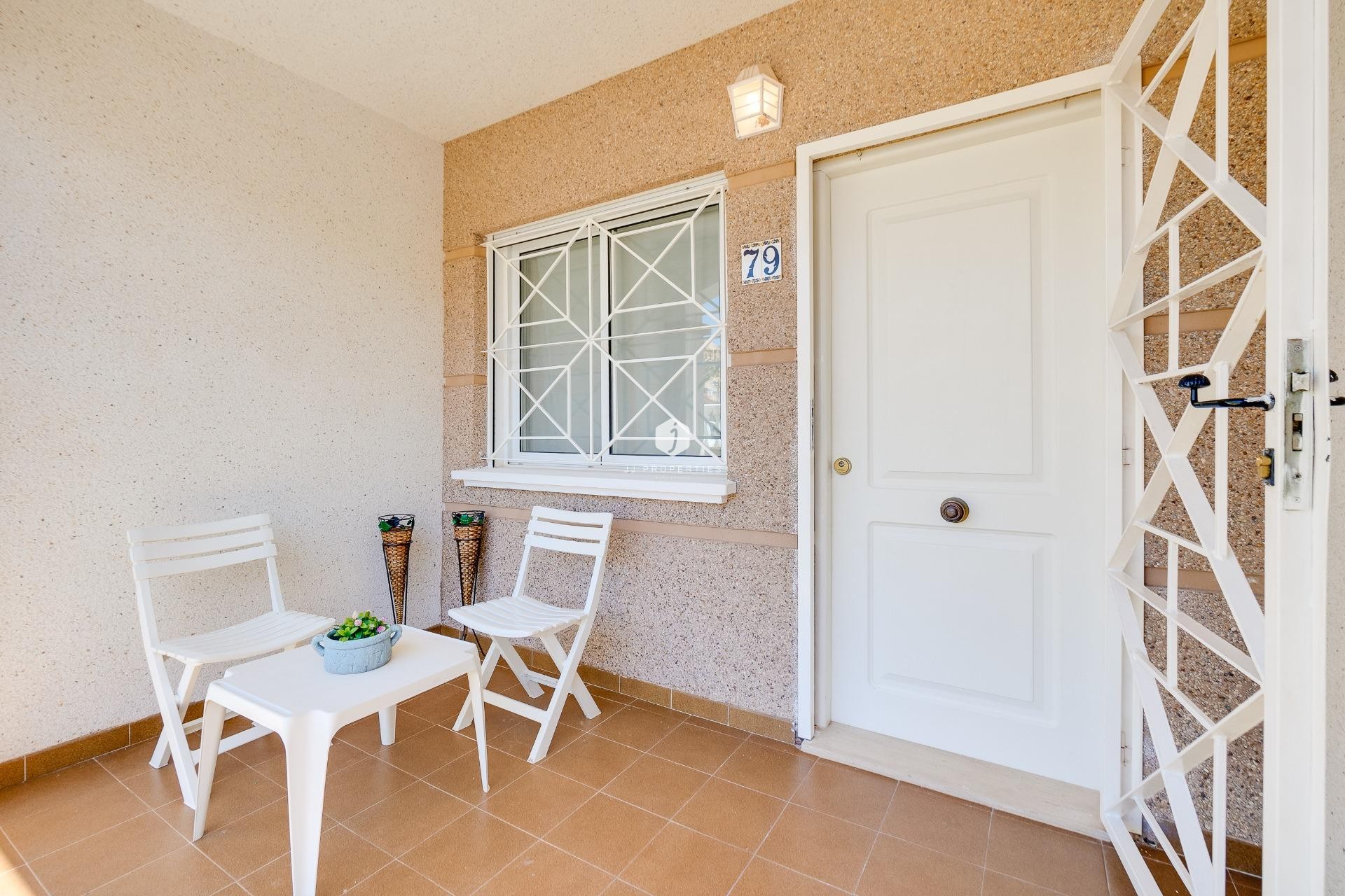 Z drugiej ręki - Bungalow -
Torrevieja - Aguas Nuevas 1