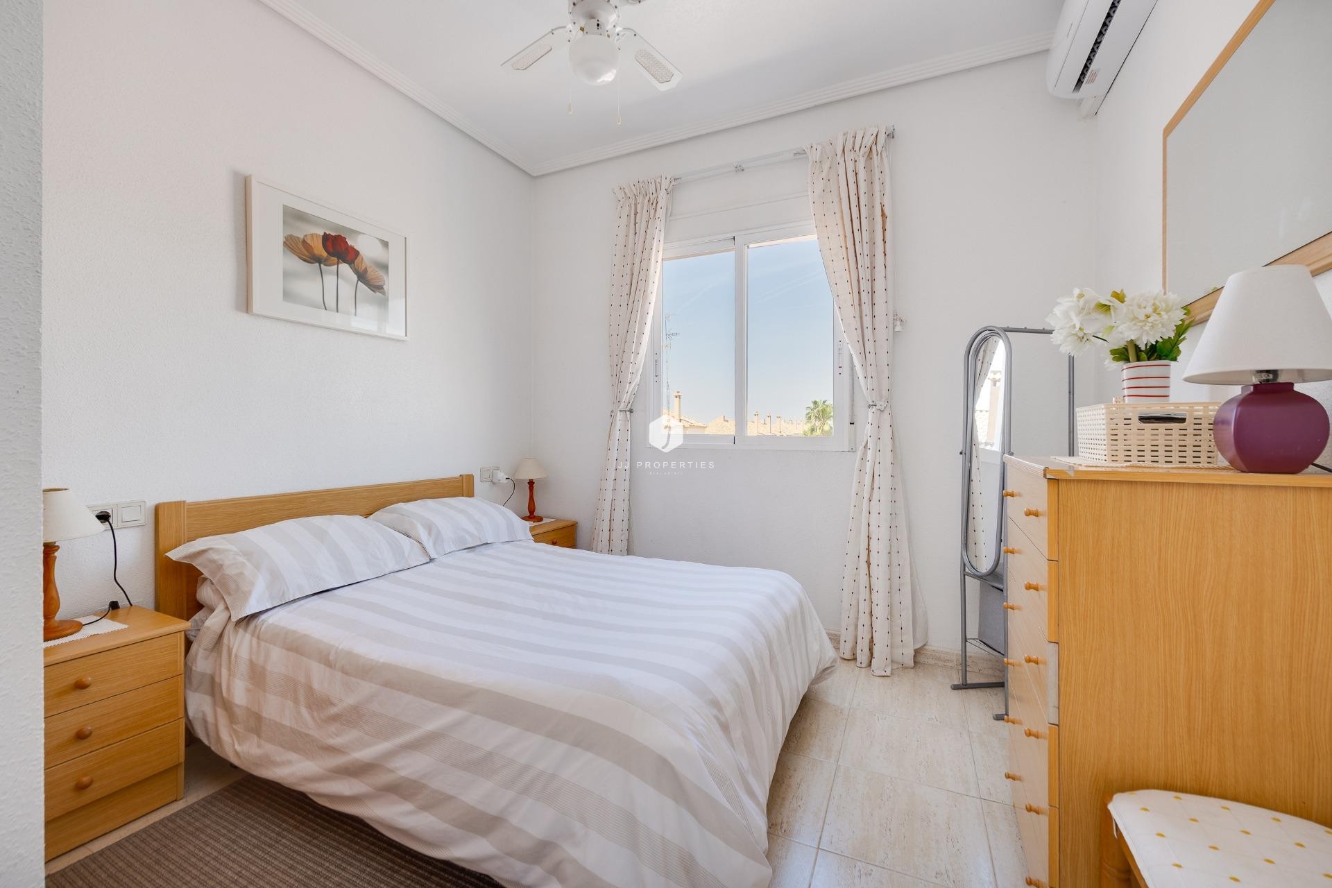 Z drugiej ręki - Bungalow -
Torrevieja - aguas nuevas