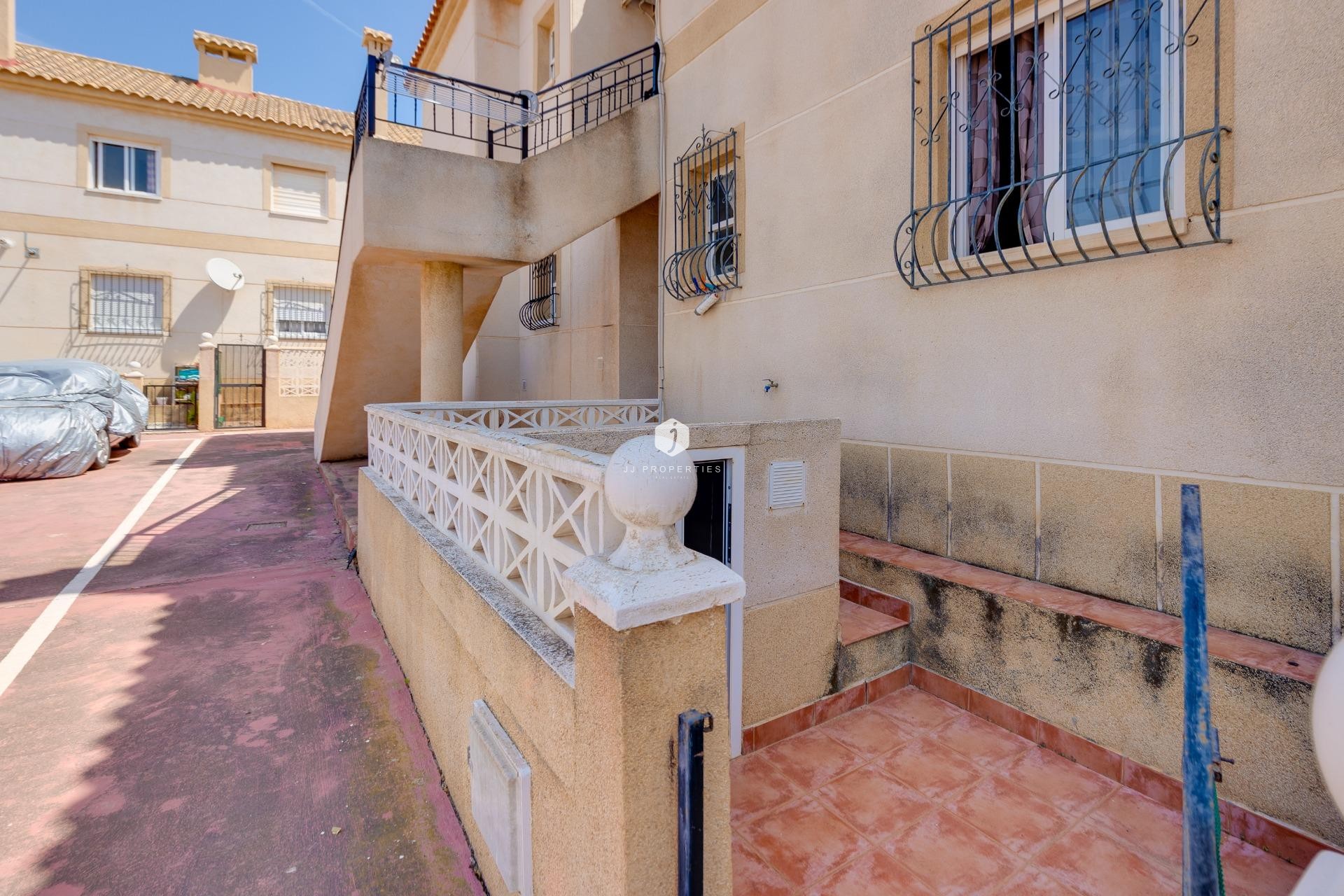 Z drugiej ręki - Bungalow -
Torrevieja - aguas nuevas