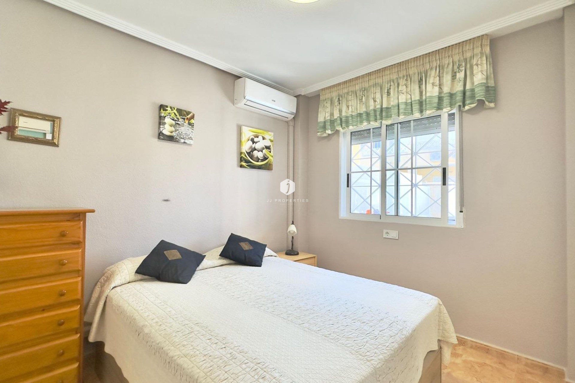 Z drugiej ręki - Bungalow -
Torrevieja - Centro