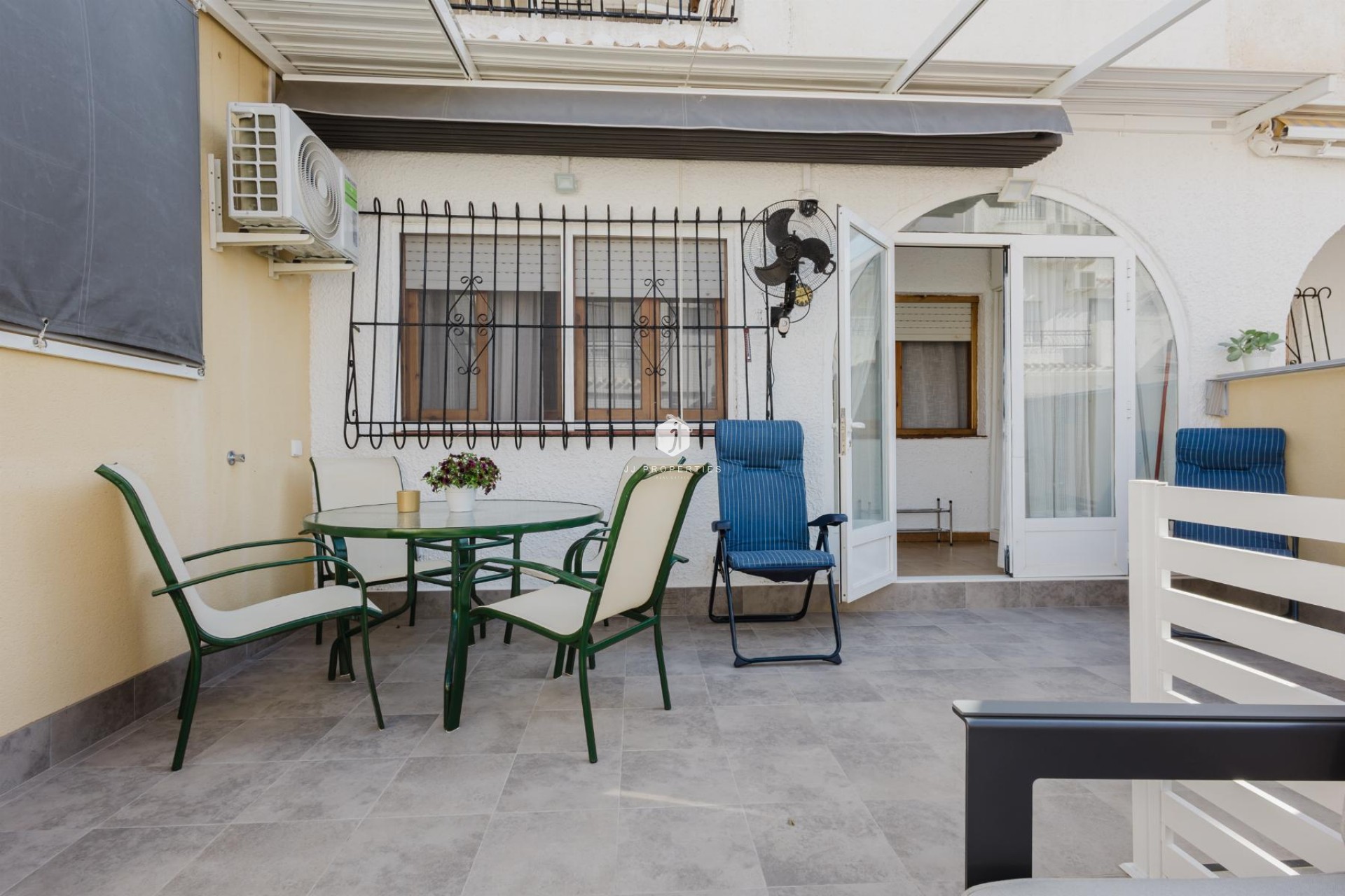 Z drugiej ręki - Bungalow -
Torrevieja - Costa Blanca