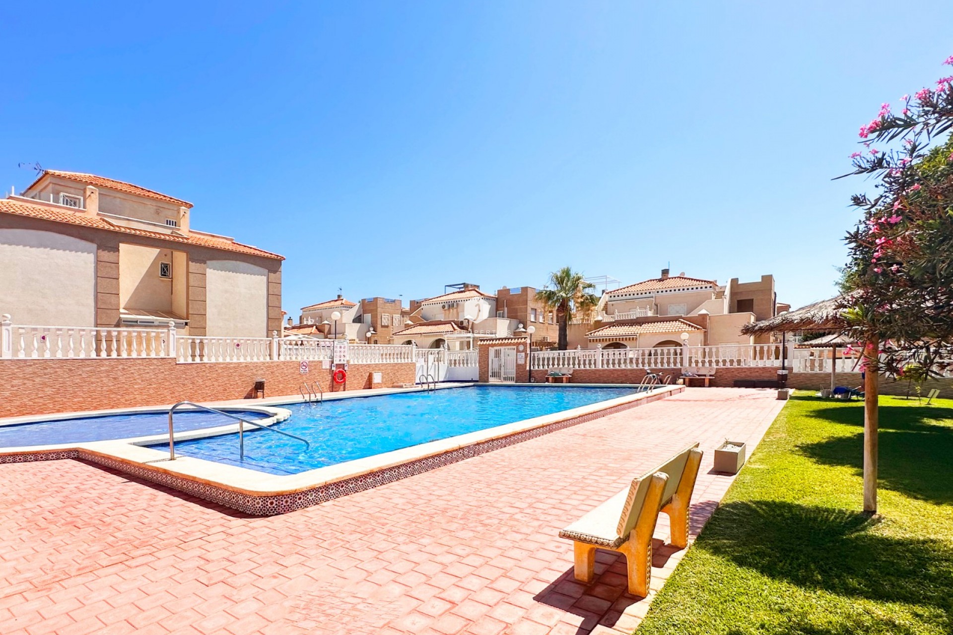 Z drugiej ręki - Bungalow -
Torrevieja - Costa Blanca