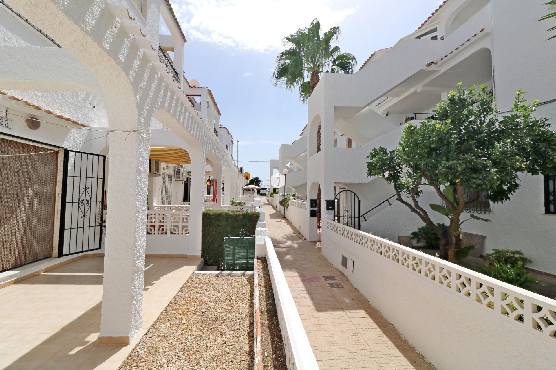 Z drugiej ręki - Bungalow -
Torrevieja - El Acequión - Los Náufragos