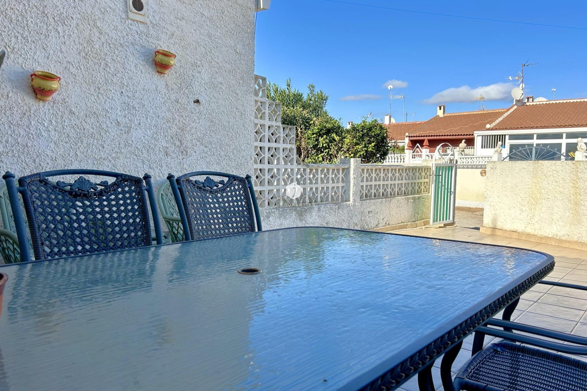 Z drugiej ręki - Bungalow -
Torrevieja - El Limonar