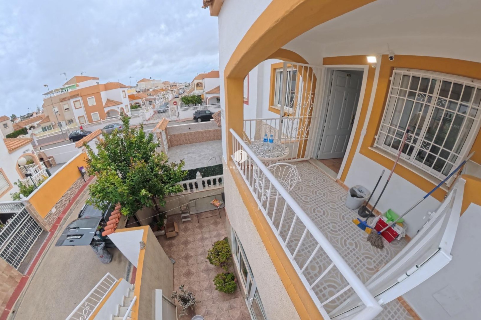 Z drugiej ręki - Bungalow -
Torrevieja - El Limonar
