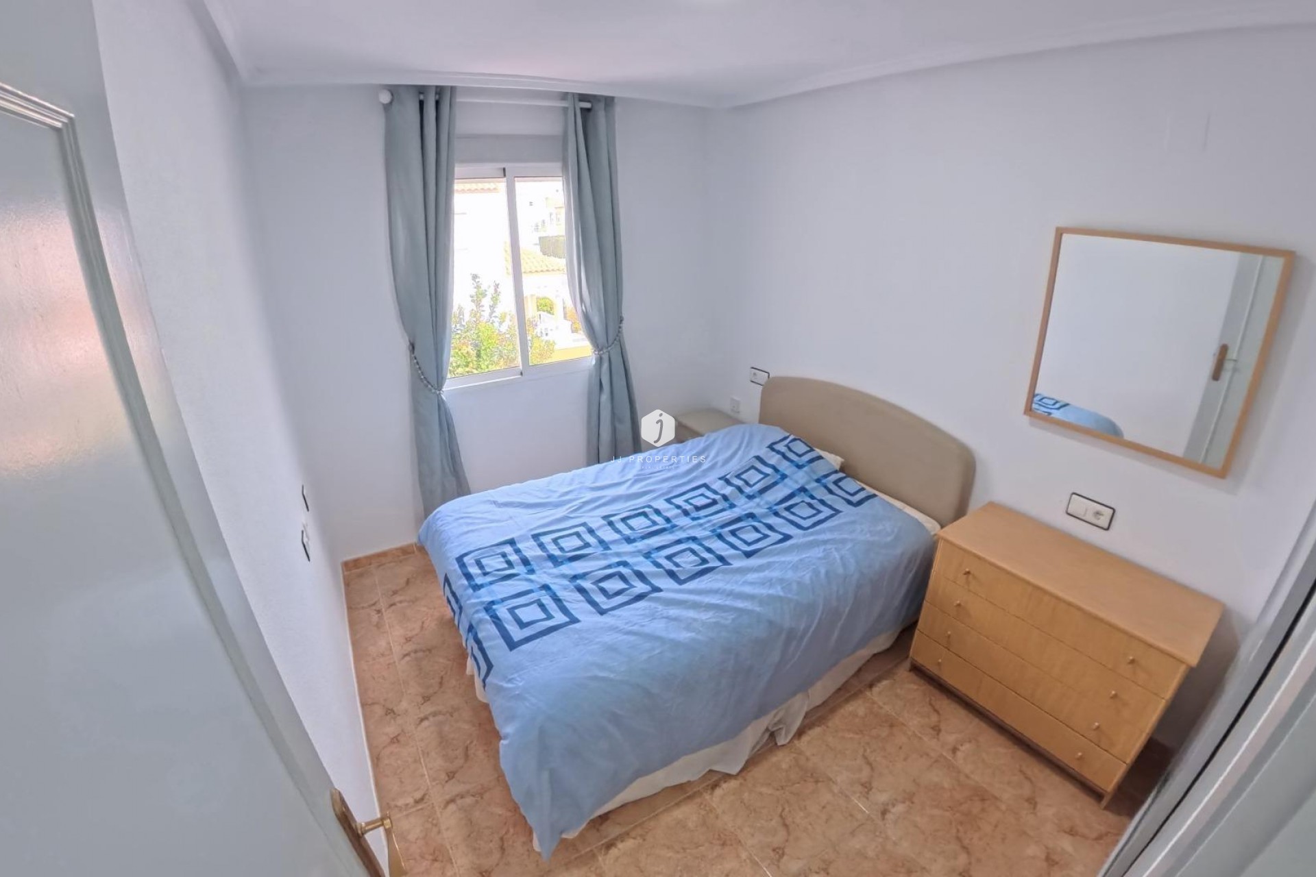 Z drugiej ręki - Bungalow -
Torrevieja - El Limonar