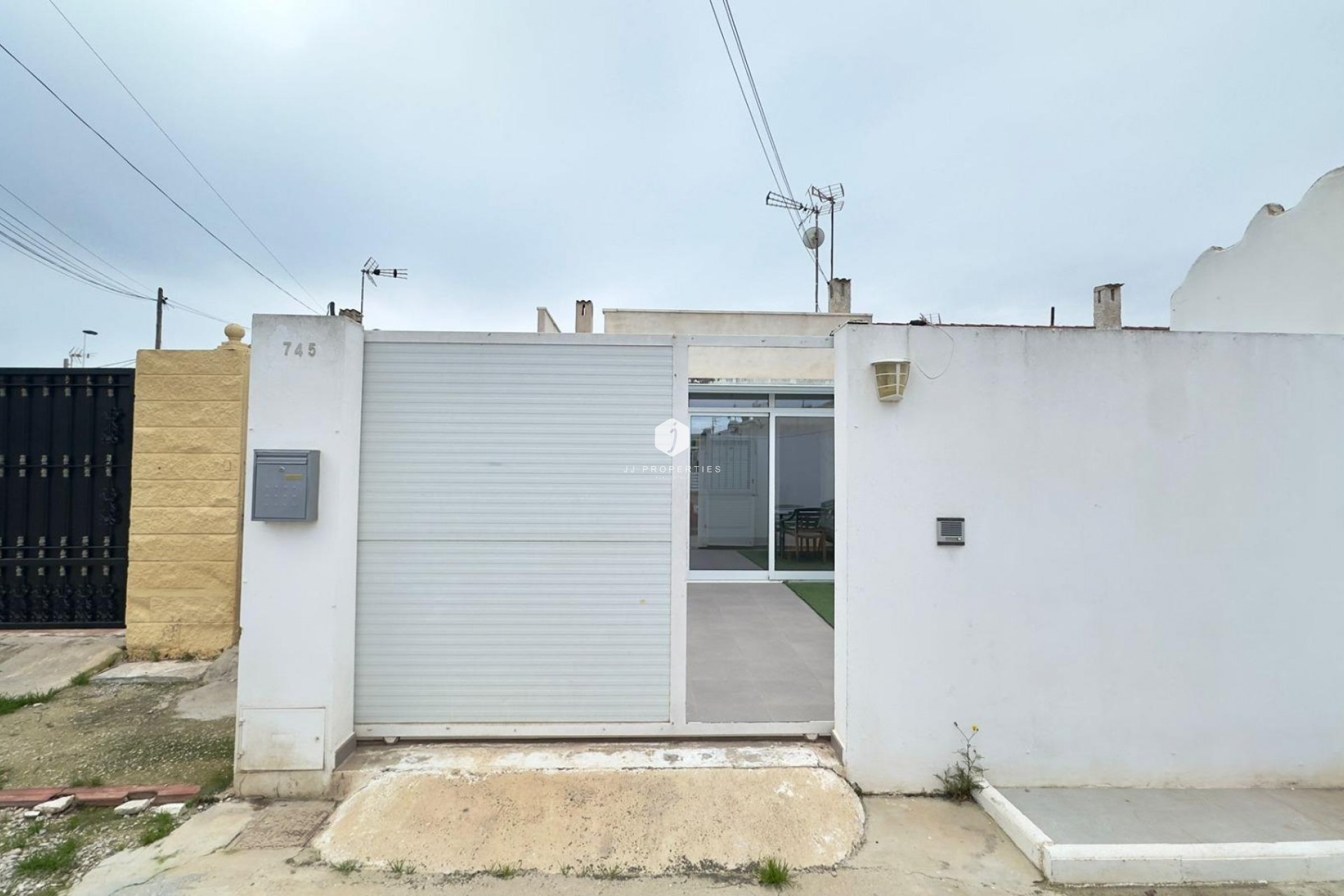 Z drugiej ręki - Bungalow -
Torrevieja - El Limonar