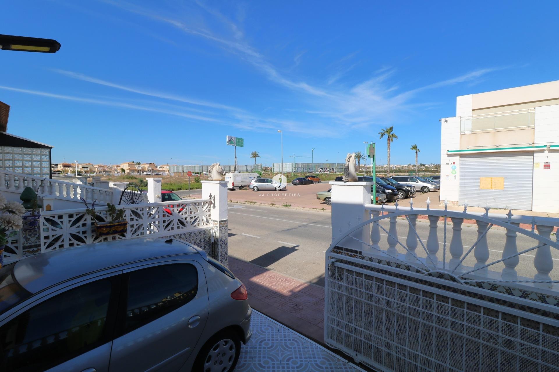 Z drugiej ręki - Bungalow -
Torrevieja - El Limonar