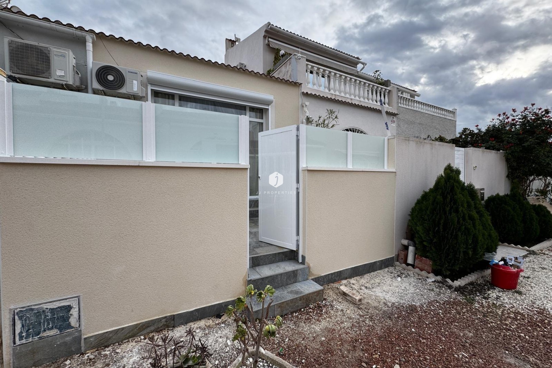 Z drugiej ręki - Bungalow -
Torrevieja - La Siesta - El Salado - Torreta