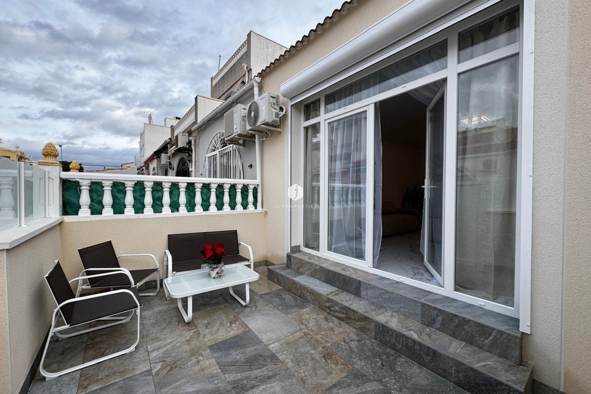 Z drugiej ręki - Bungalow -
Torrevieja - La Siesta - El Salado - Torreta