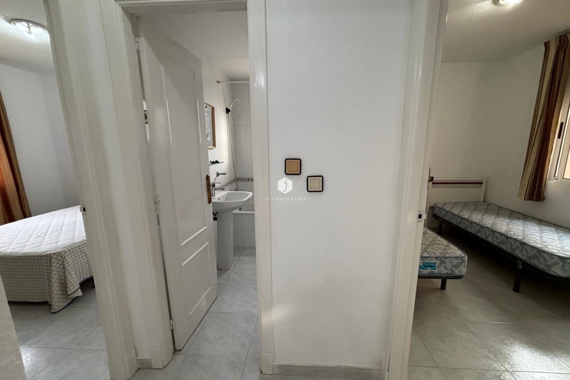 Z drugiej ręki - Bungalow -
Torrevieja - La Siesta - El Salado - Torreta