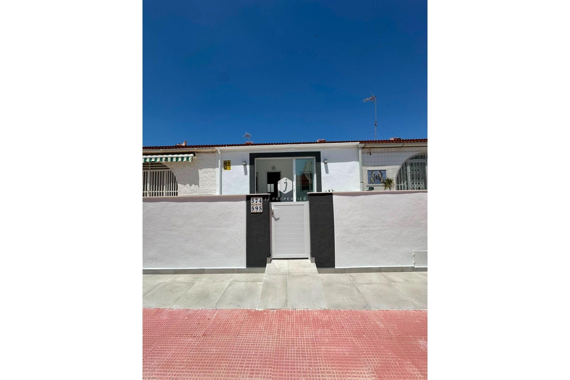 Z drugiej ręki - Bungalow -
Torrevieja - La Siesta - El Salado - Torreta
