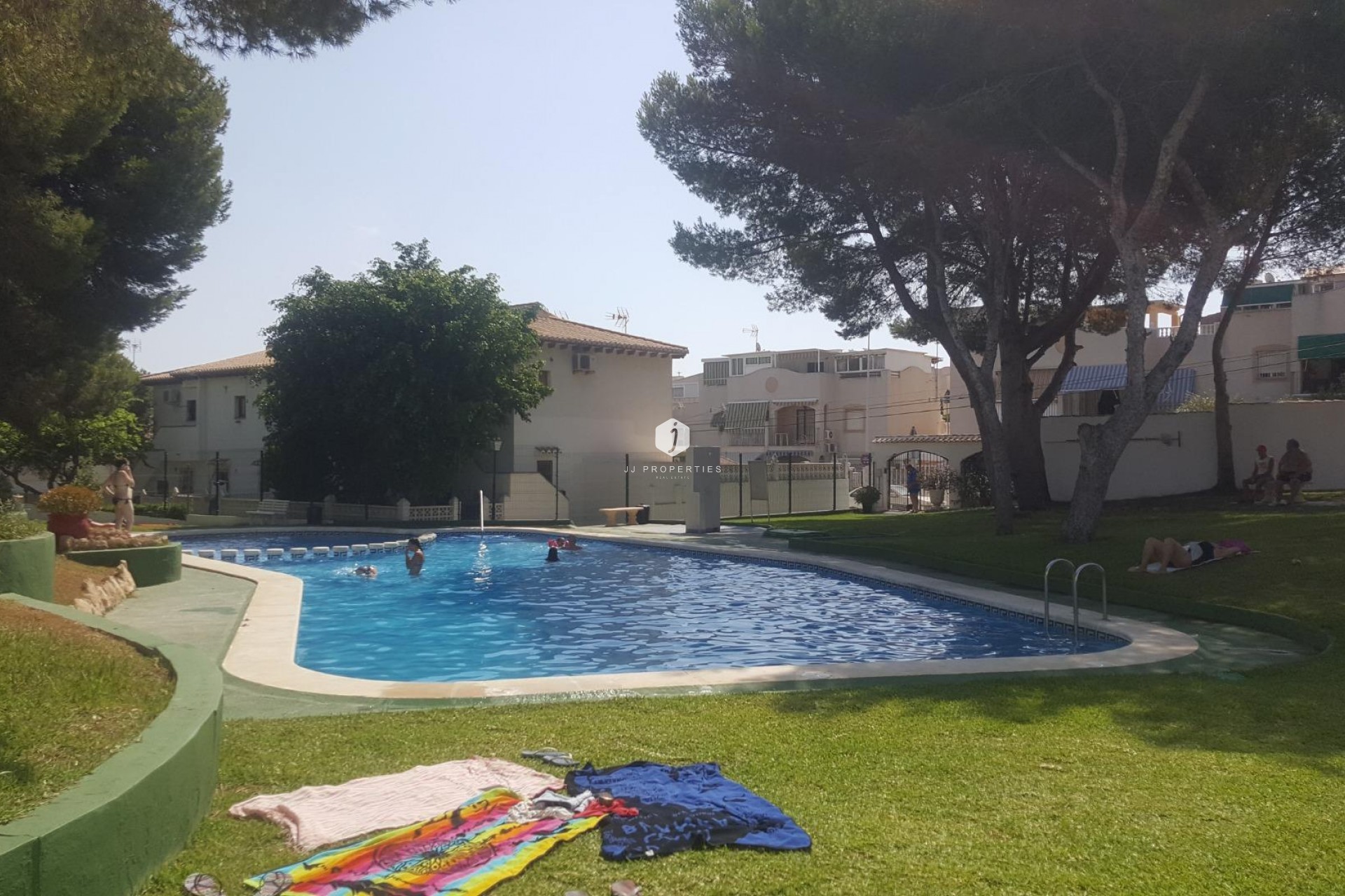 Z drugiej ręki - Bungalow -
Torrevieja - Lago Jardin