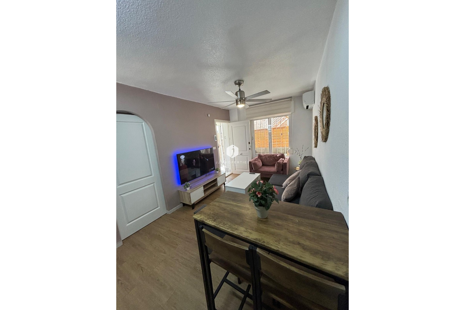 Z drugiej ręki - Bungalow -
Torrevieja - Los Balcones