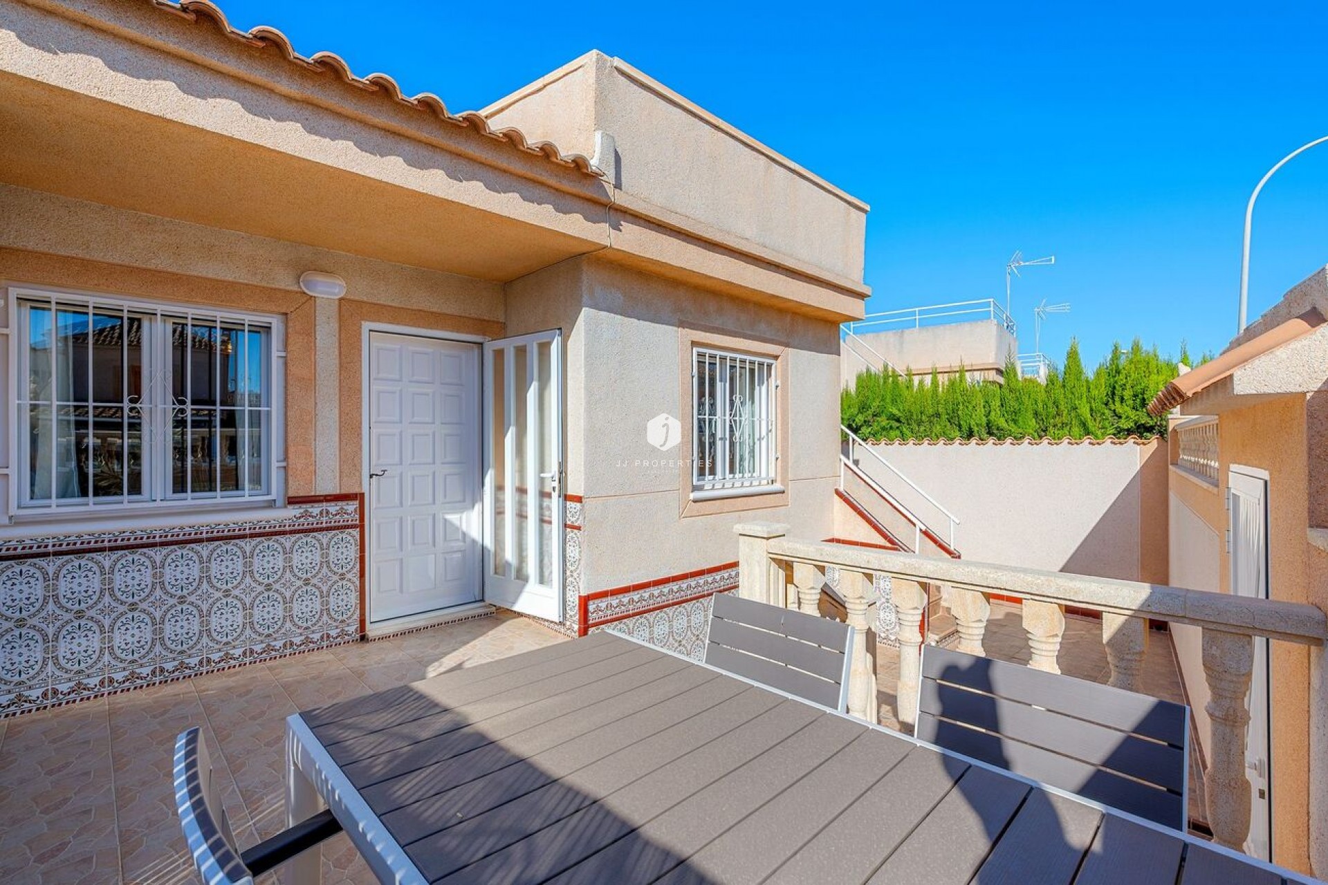 Z drugiej ręki - Bungalow -
Torrevieja - Los Balcones