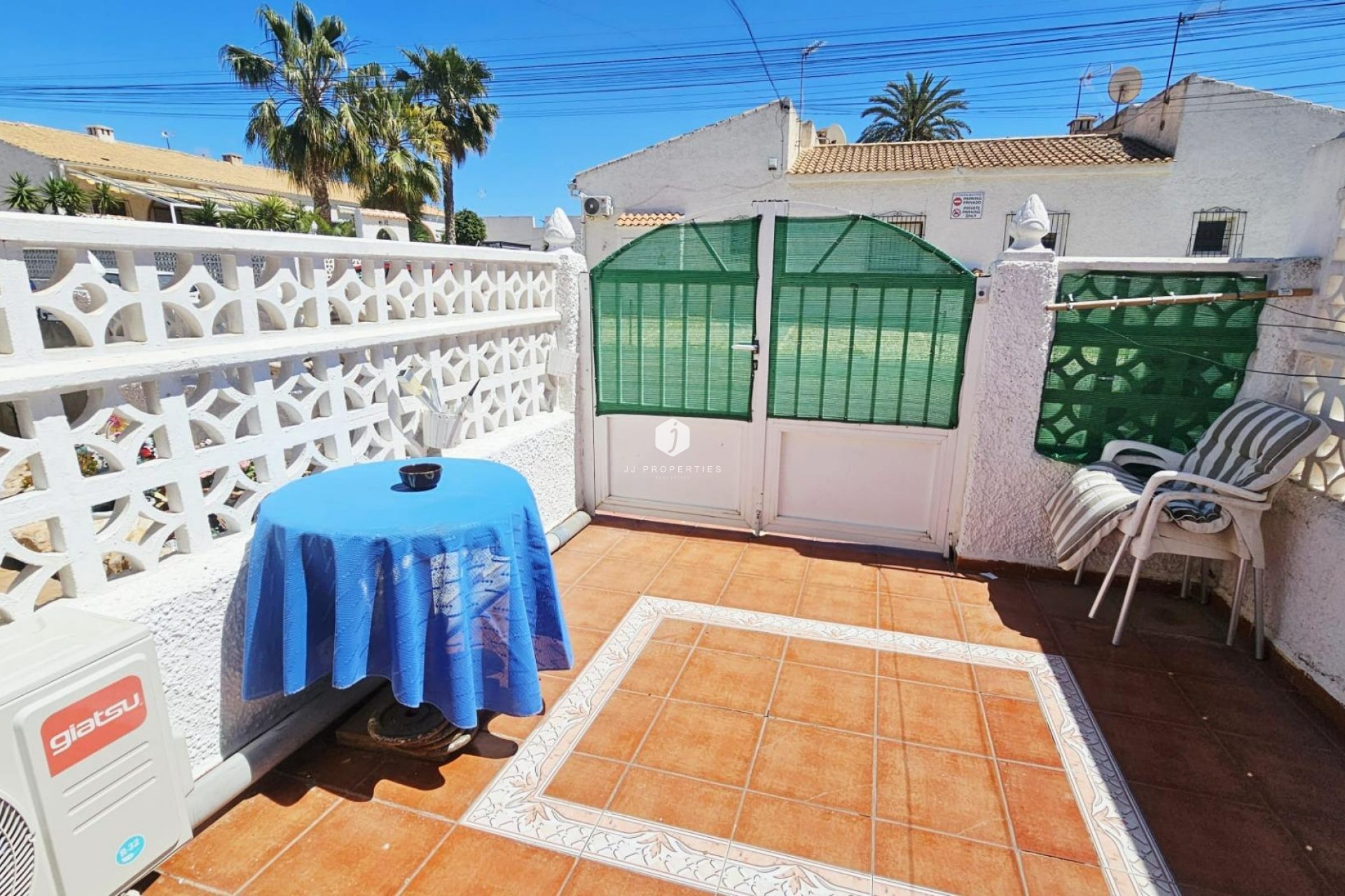 Z drugiej ręki - Bungalow -
Torrevieja - Nueva Torrevieja