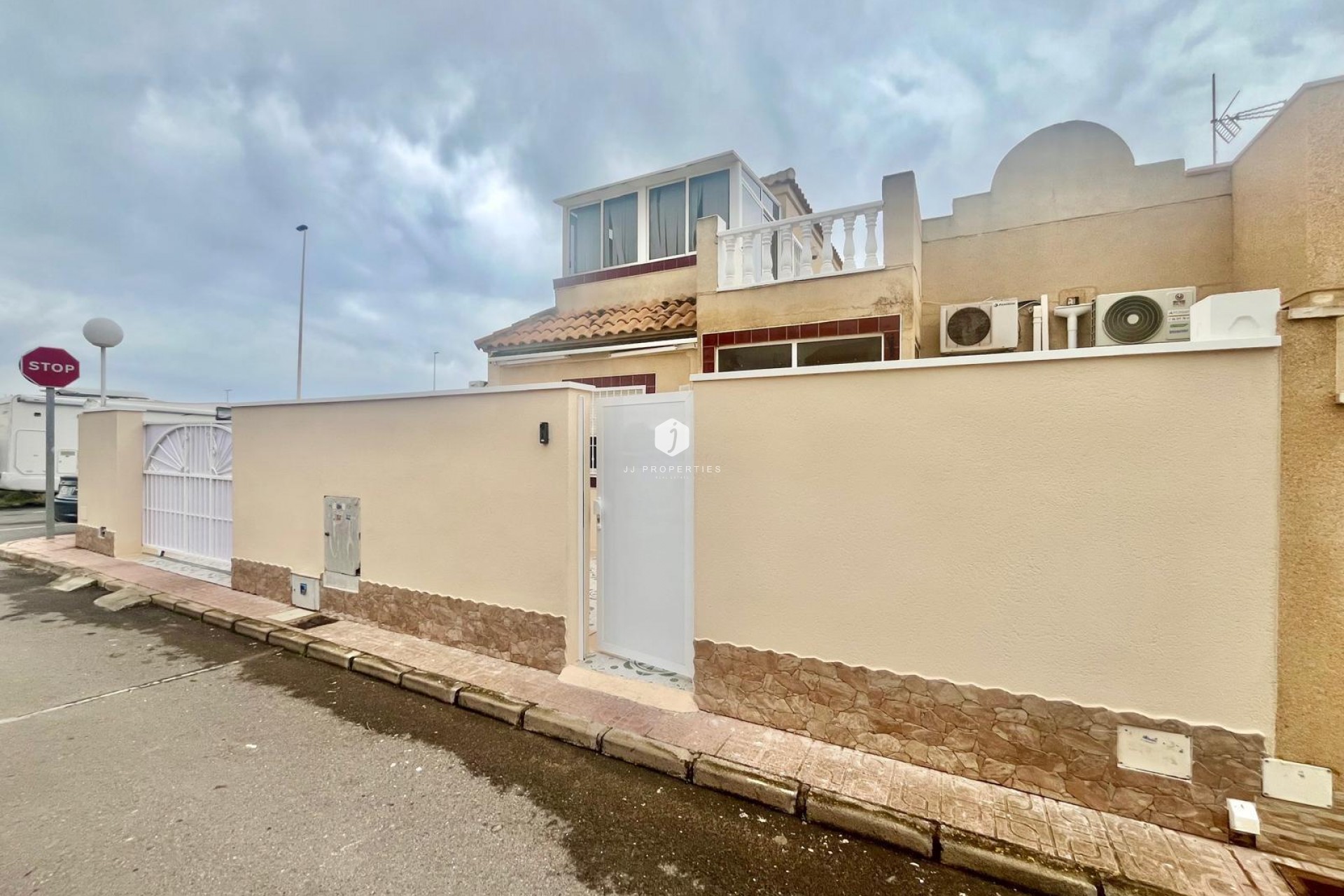 Z drugiej ręki - Bungalow -
Torrevieja - Paraje Natural