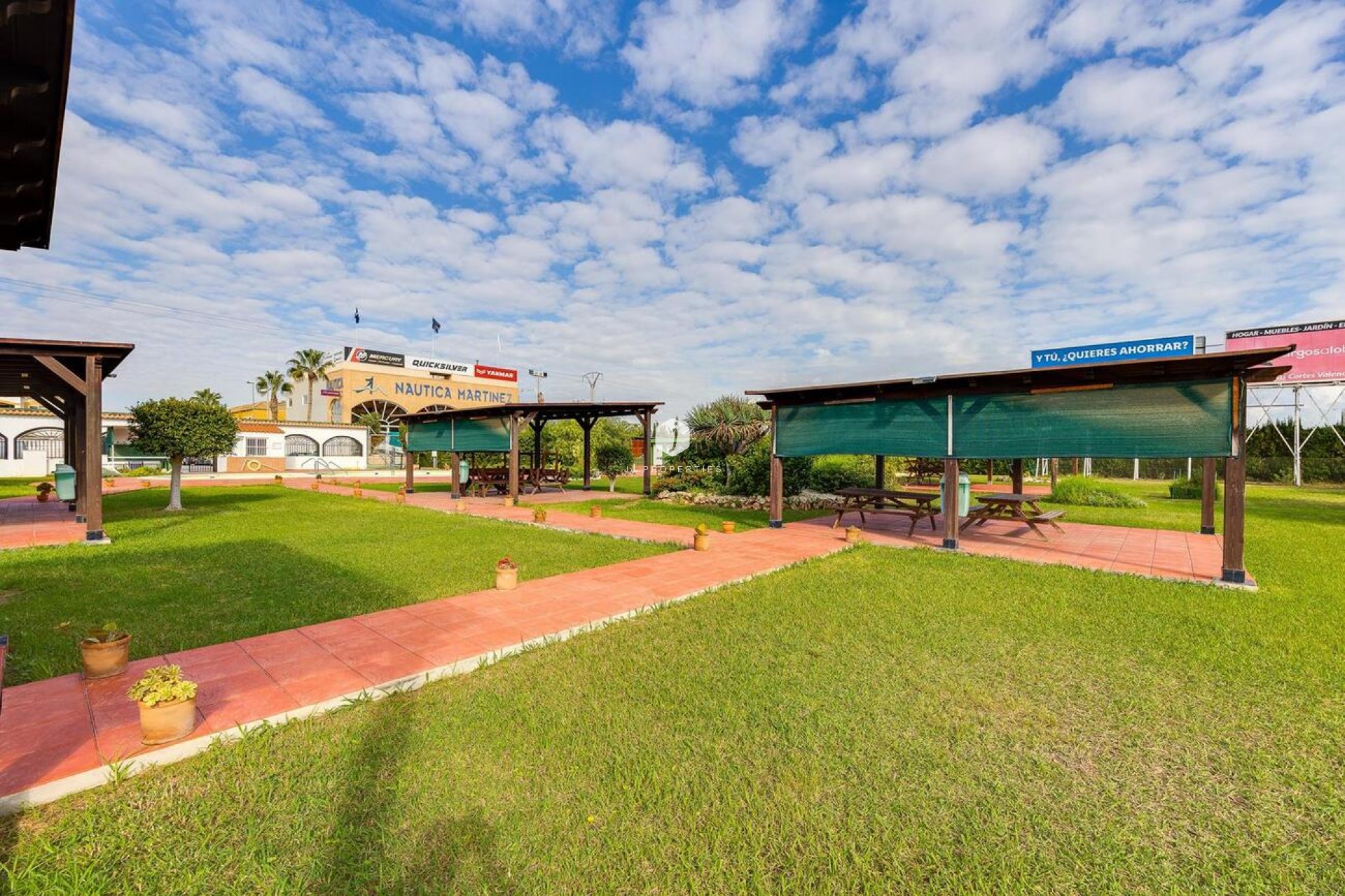 Z drugiej ręki - Bungalow -
Torrevieja - PARQUE DE LAS NACIONES